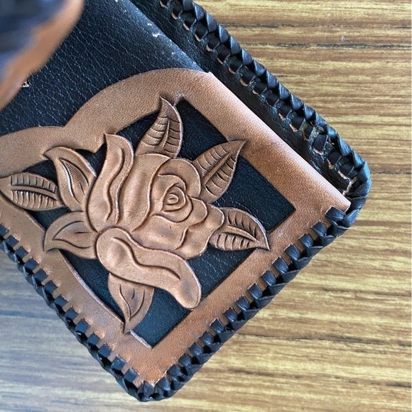 Bi-Fold Leather Wallet - Picture 5 of 7